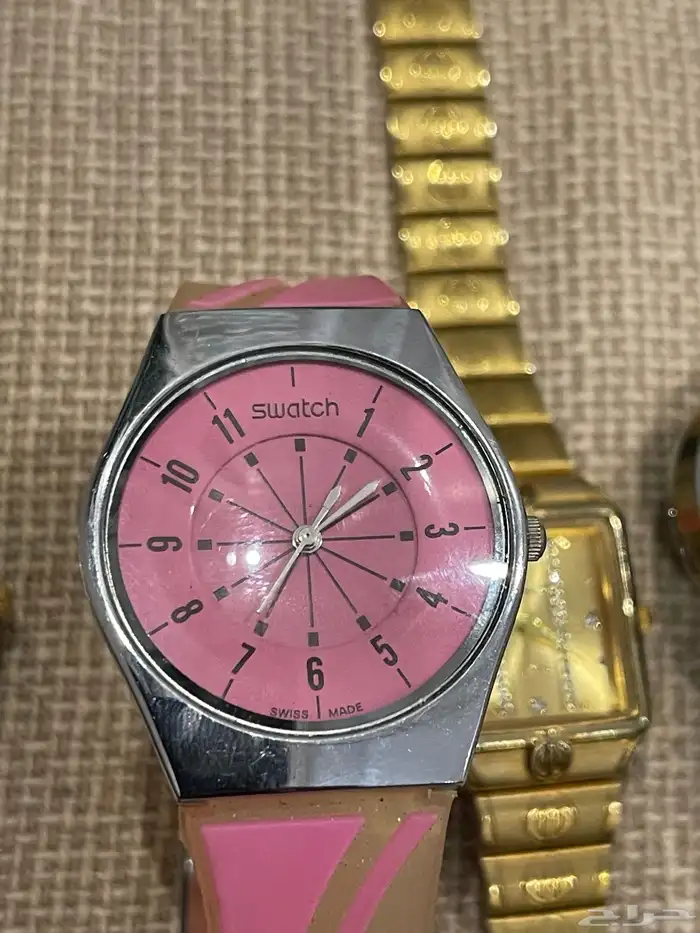 للبيع 10 عطور قديمه جميله و 8 ساعات منوعه البيع للجميع 26