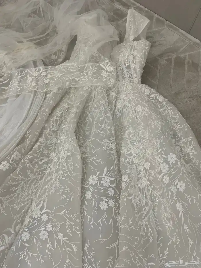للبيع فستان زواج جديد لبس ساعه فقط كامل مع طرحه 2