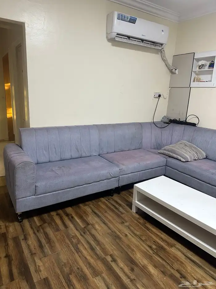 كنب مودرن نضيف بسعر 200ريال فقط للسرعة النقل 2