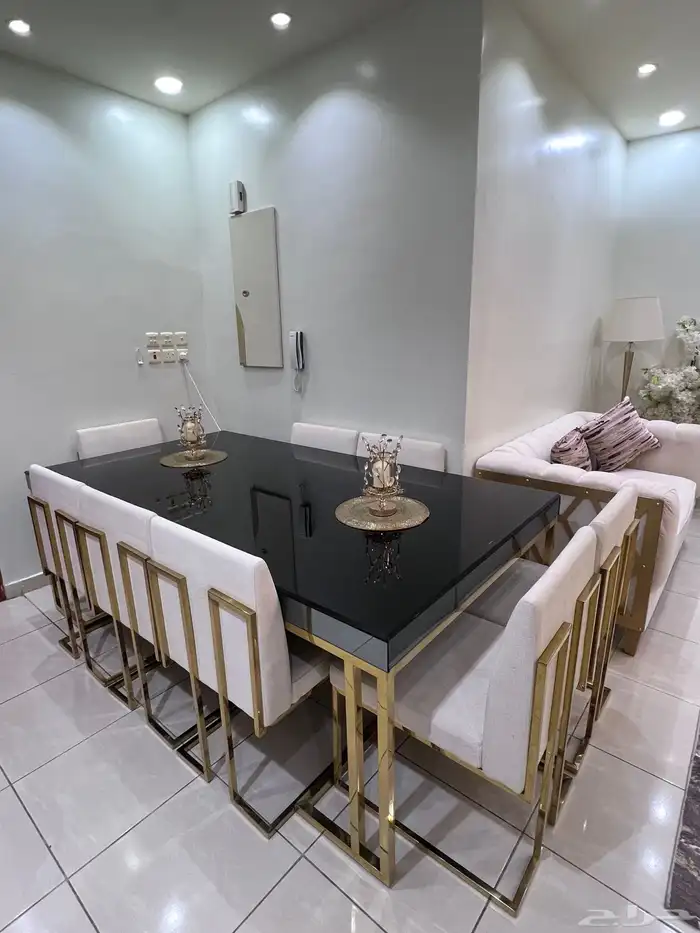 طاولة طعام للبيع 2