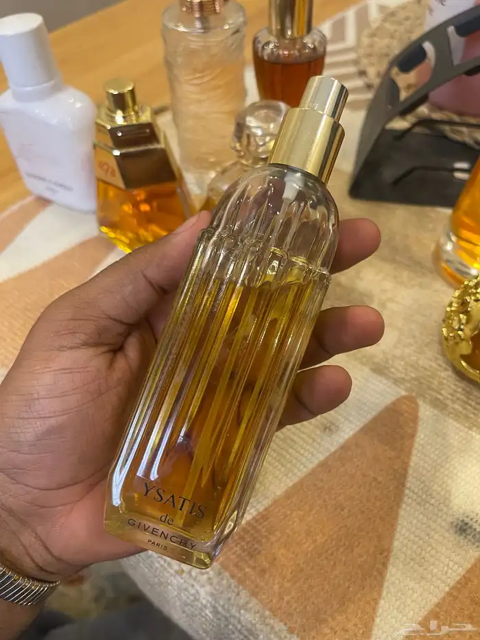 للبيع 10 عطور قديمه جميله و 8 ساعات منوعه البيع للجميع 3
