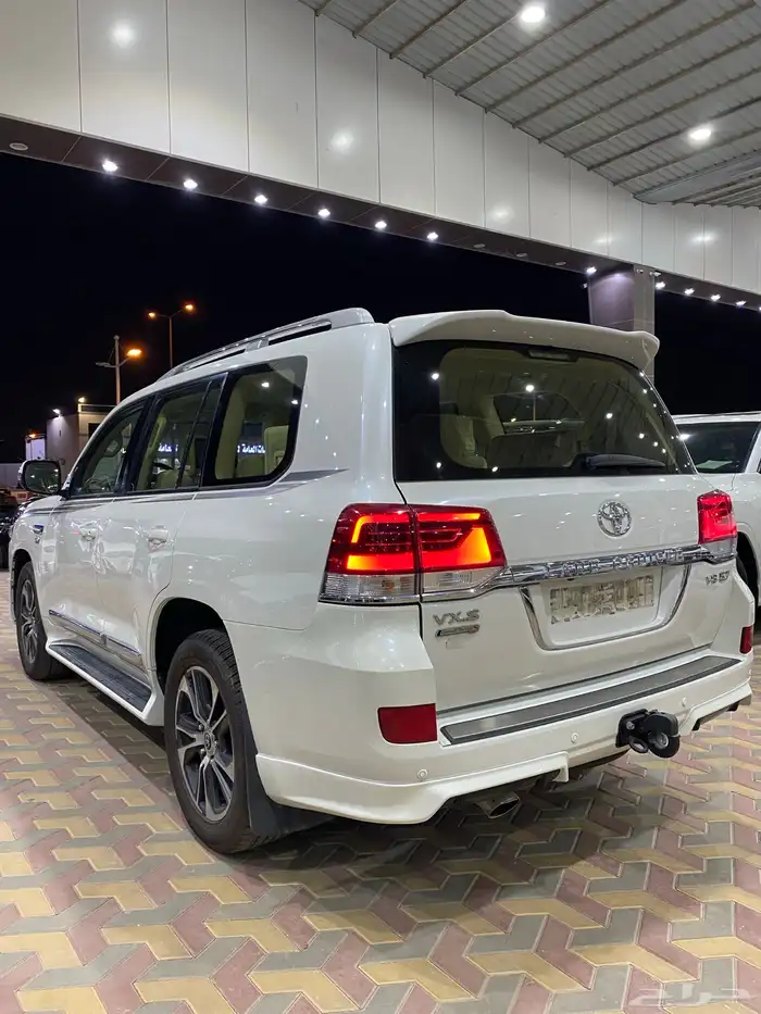 لاند كروزر جي اكس آر v8 المديل 2016 العدد 19