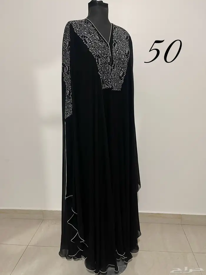 ملابس وجزم للبيع 9