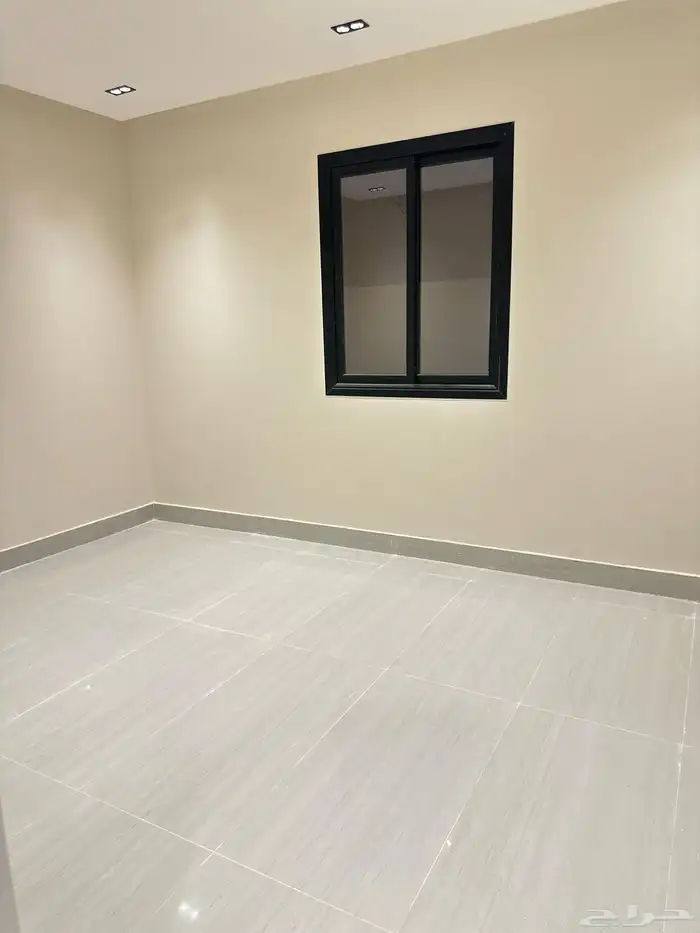 شقة جديدة حي غصون المساحة كبيره 360 7