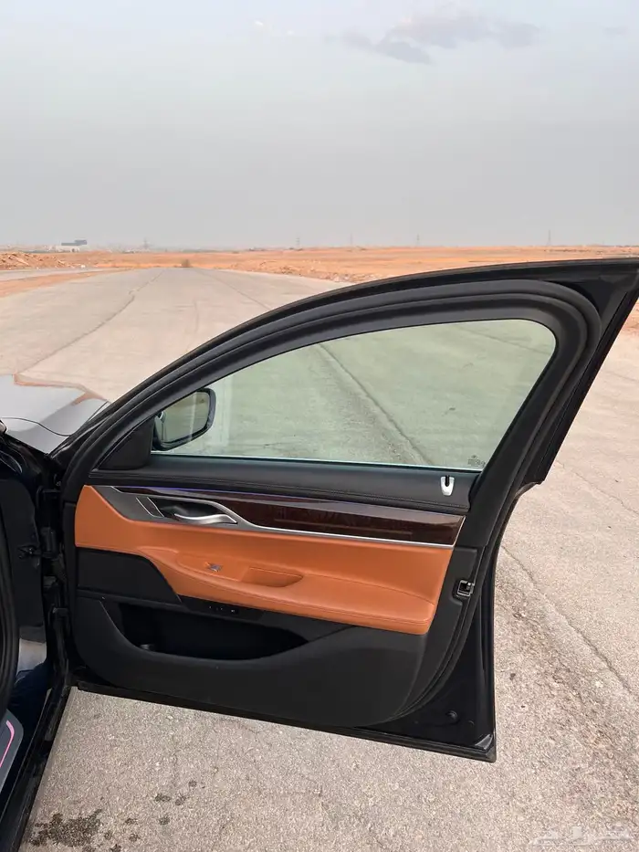 بي ام دبليو الفئة السابعة 730li موديل 2021 نظيف وممشى قليل 12