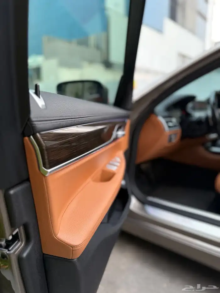 شبة وكالة BMW740L 15