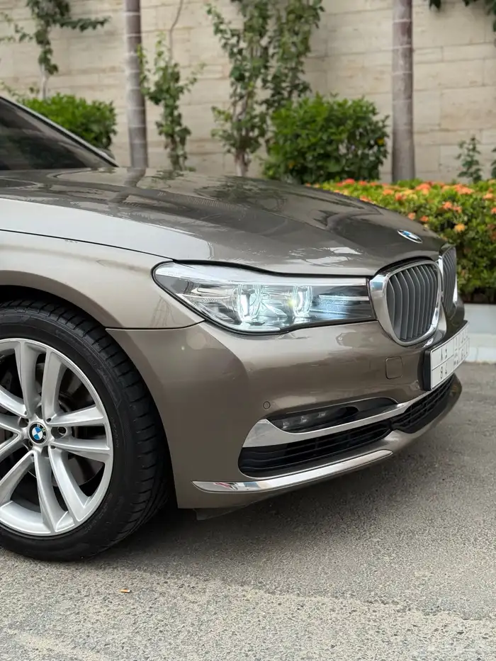 شبة وكالة BMW740L 4
