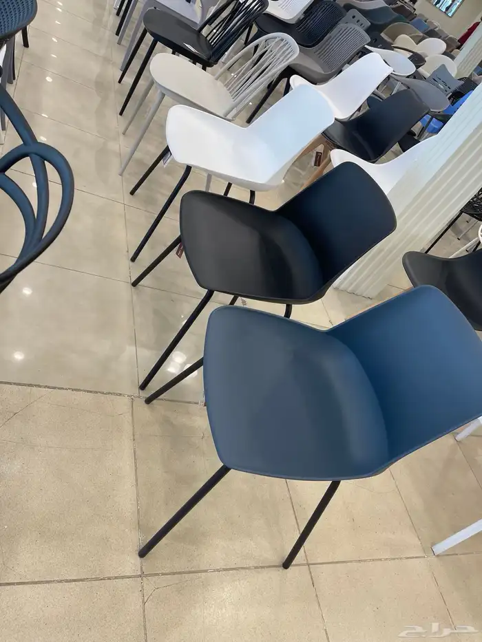 كراسي فايبر ملونه طاولات فايبر خارجية كافيهات ومطاعم 26