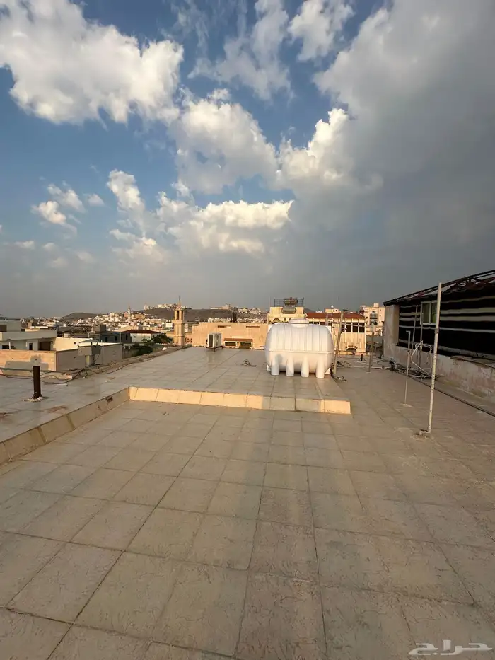 عمارة خمس شقق في أم العراد على شارعين 13