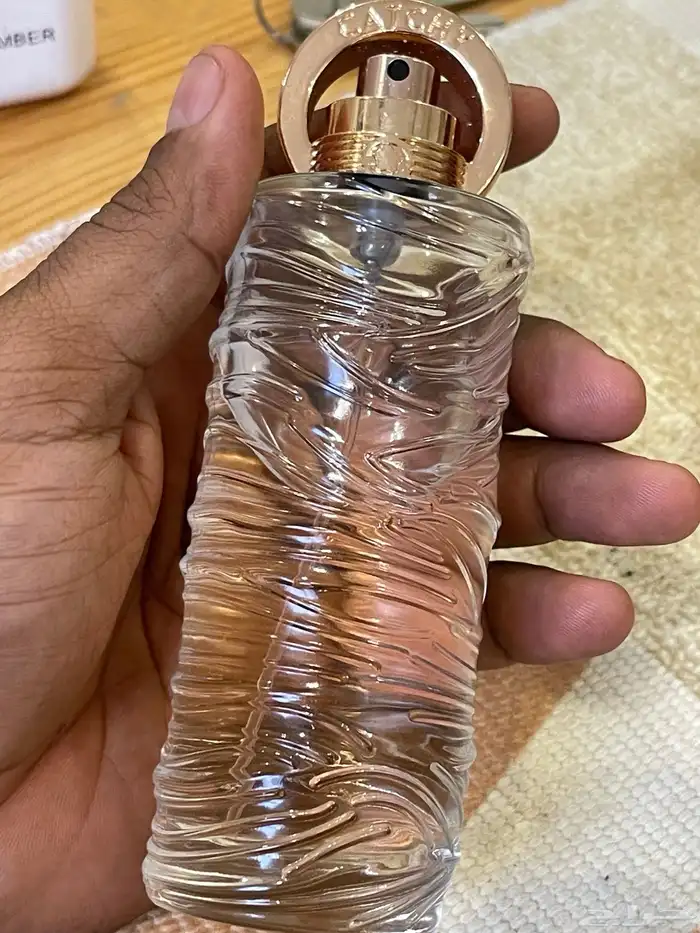 للبيع 10 عطور قديمه جميله و 8 ساعات منوعه البيع للجميع 9