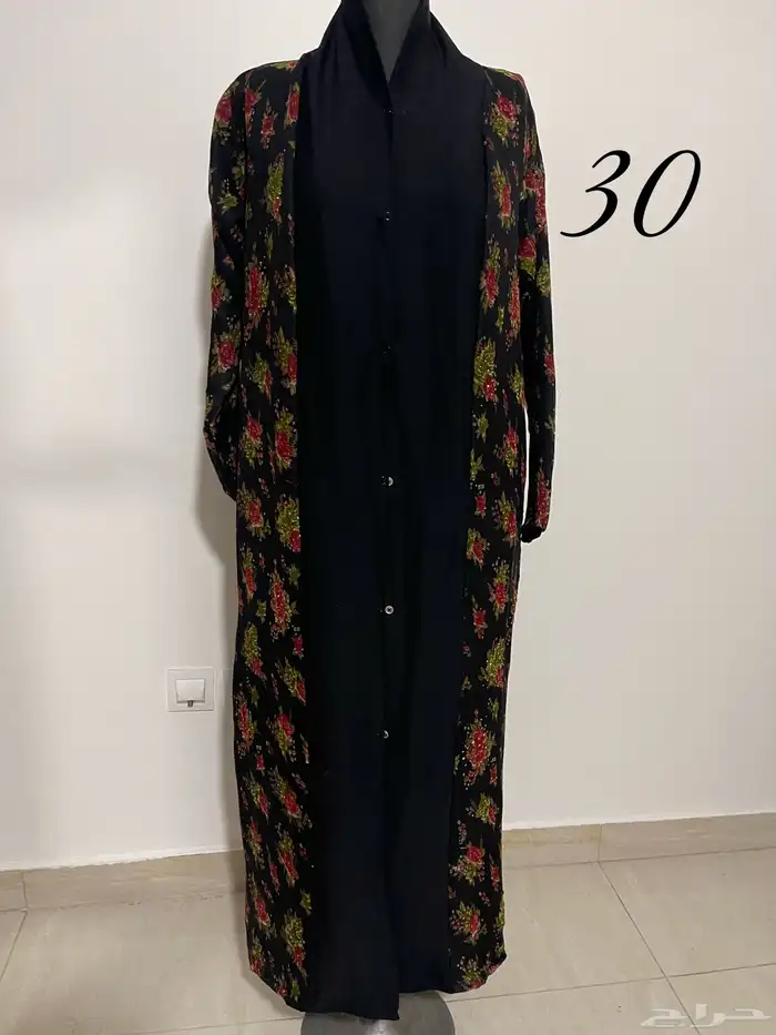 ملابس وجزم للبيع 6
