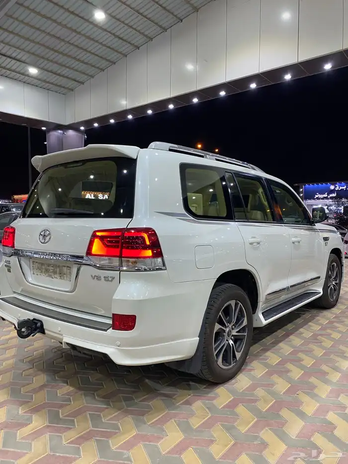 لاند كروزر جي اكس آر v8 المديل 2016 العدد 16