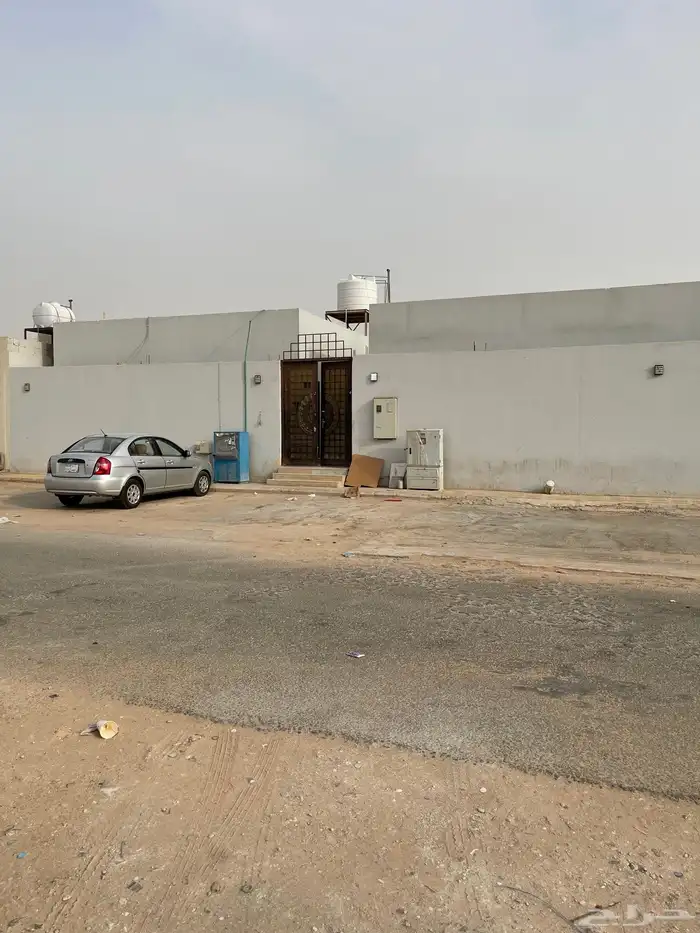 للبيع مجمع في صناعية الرمال 0