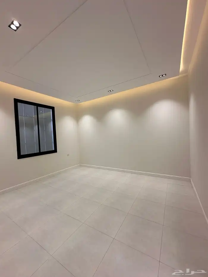 ادوار تمليك ارضي بحوش كبير ومساحه 260 م ابها مقابل لافيندا 5