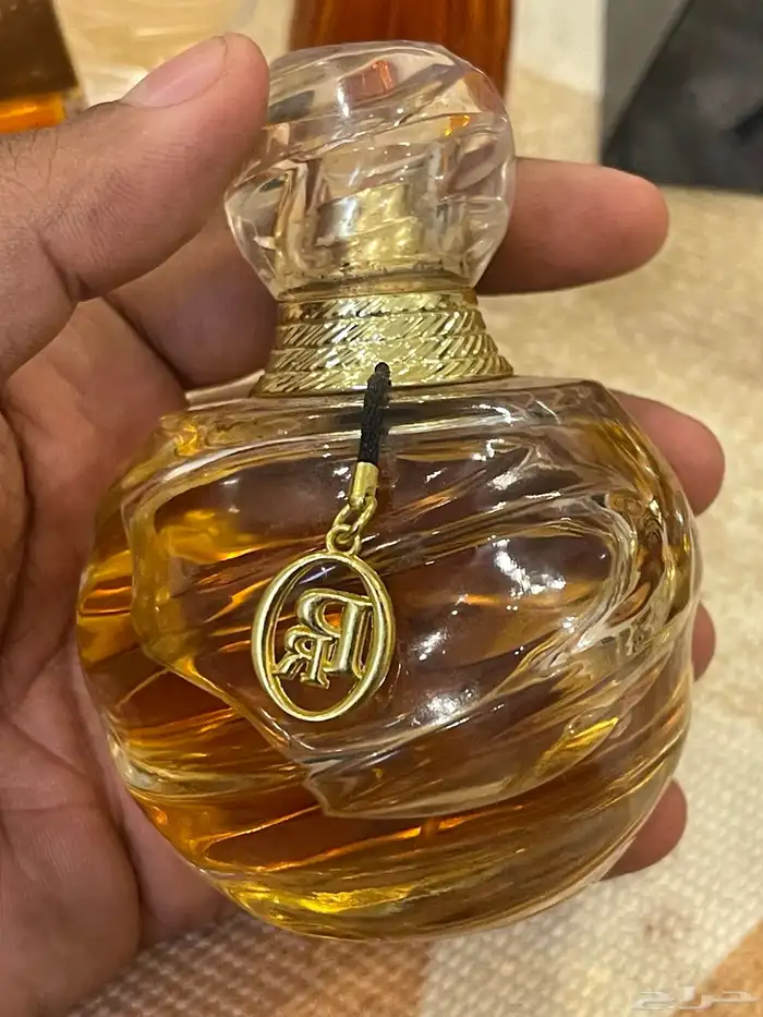 للبيع 10 عطور قديمه جميله و 8 ساعات منوعه البيع للجميع 5