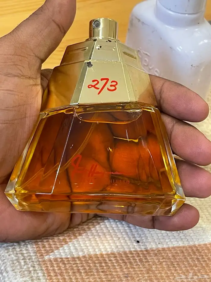 للبيع 10 عطور قديمه جميله و 8 ساعات منوعه البيع للجميع 7
