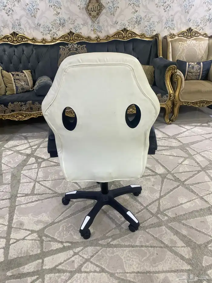 كرسي قيمنق حجم وسط 250 وقابل لل تفاوض 1