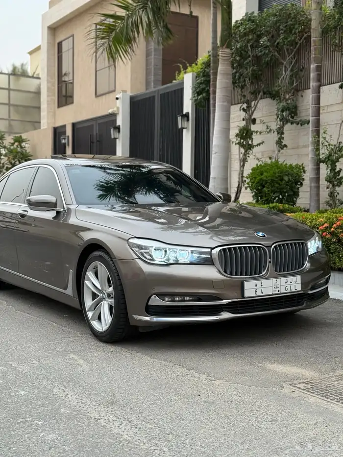 شبة وكالة BMW740L 3