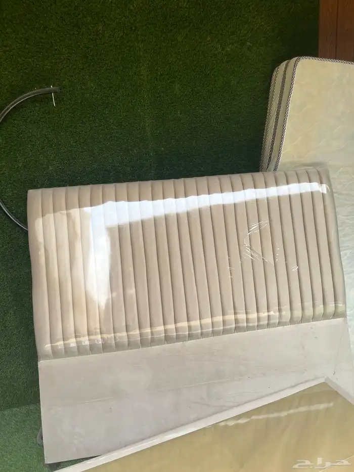 سرير جديد مع المرتبه وثنين الات رياضه 1