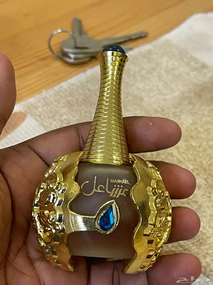 للبيع 10 عطور قديمه جميله و 8 ساعات منوعه البيع للجميع 13