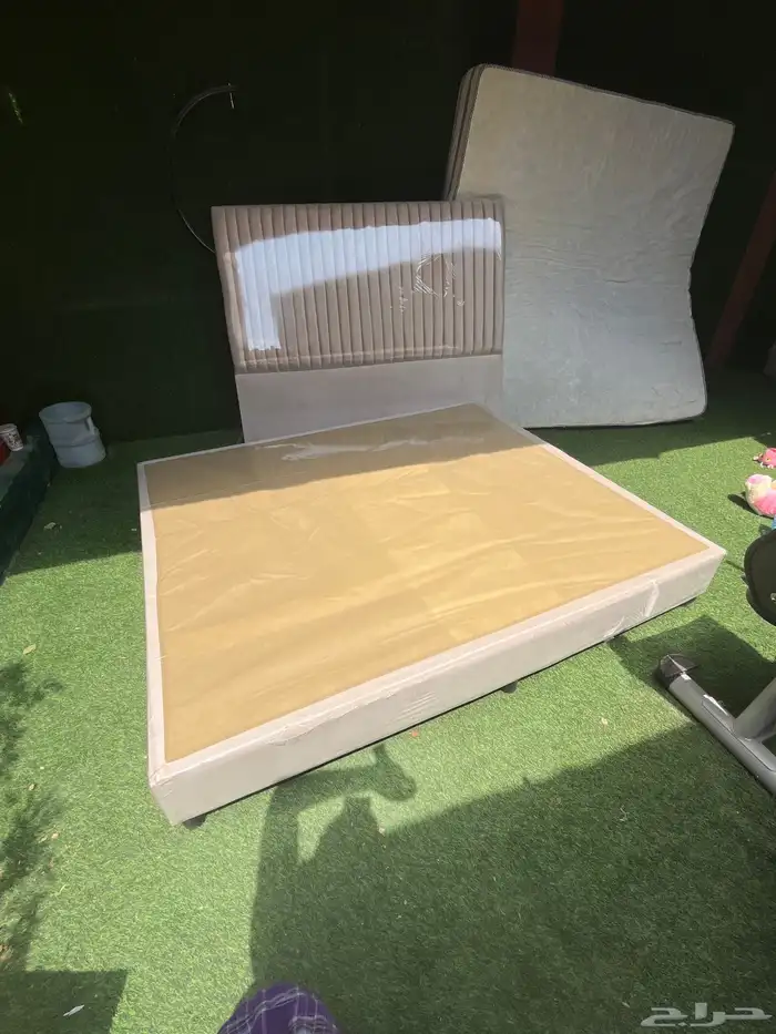 سرير جديد مع المرتبه وثنين الات رياضه 0