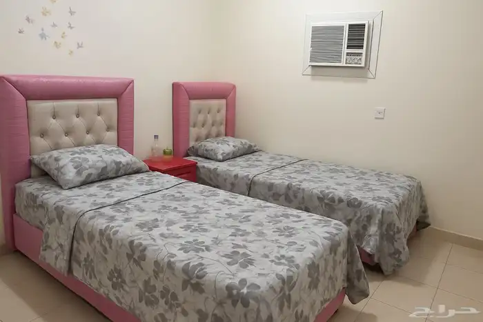 للبيع سريرين كبار وسرير اطفال 1