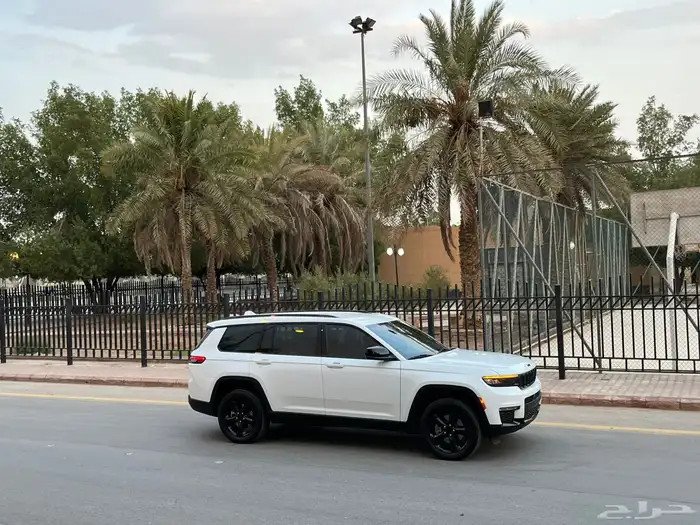 جراند شيروكي لاتيتيود 2022 ( بحالة الوكالة ) 18