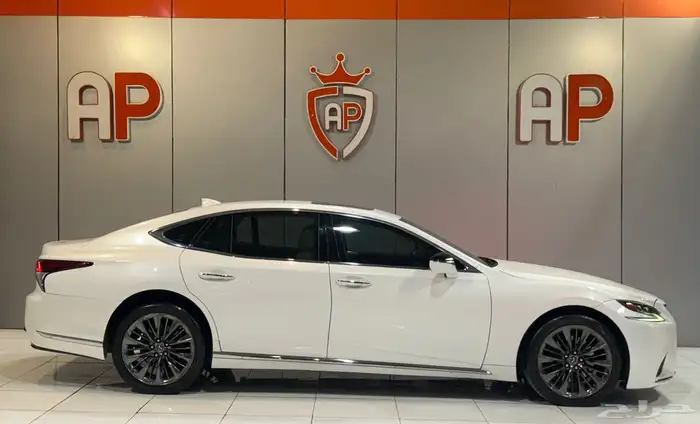 لكزس LS350 2018 عداد 135 الف بحاله نظيفه 2