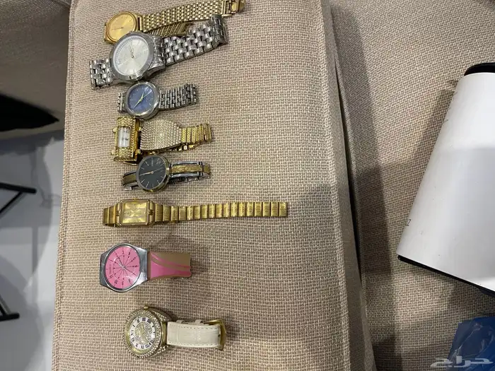للبيع 10 عطور قديمه جميله و 8 ساعات منوعه البيع للجميع 23