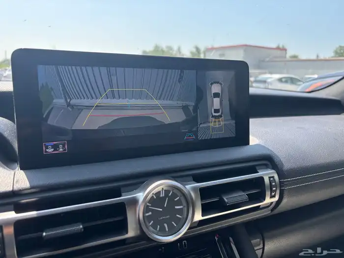 للبيع لكزز IS500 موديل 2022 - V8 بسعر خرافي جدا 6