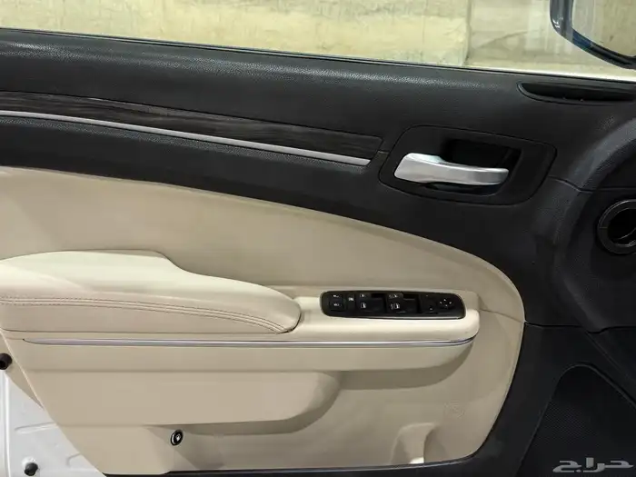 كرايزلر 2018 V6 C300 (عرض خاص) 4