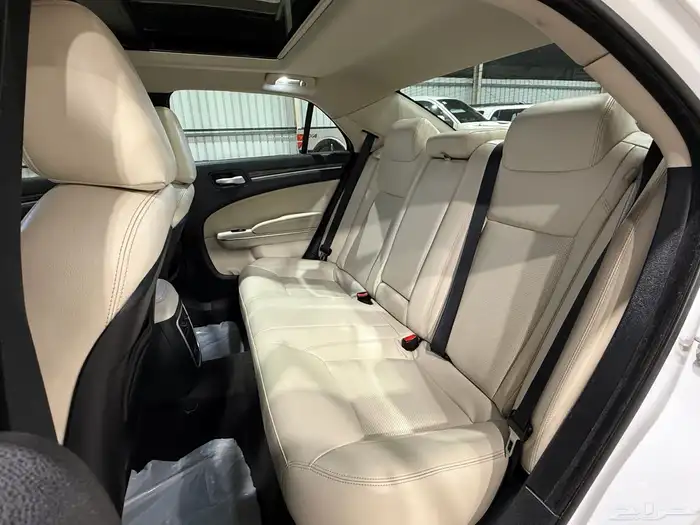 كرايزلر 2018 V6 C300 (عرض خاص) 12