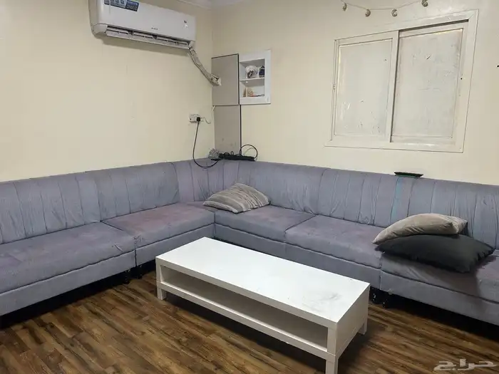 كنب مودرن نضيف بسعر 200ريال فقط للسرعة النقل 0