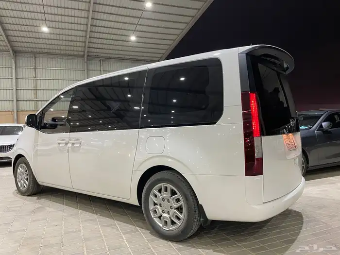 هونداي ستاريا 2023ممشي قليل 11راكب (بنزين)3.5L 6
