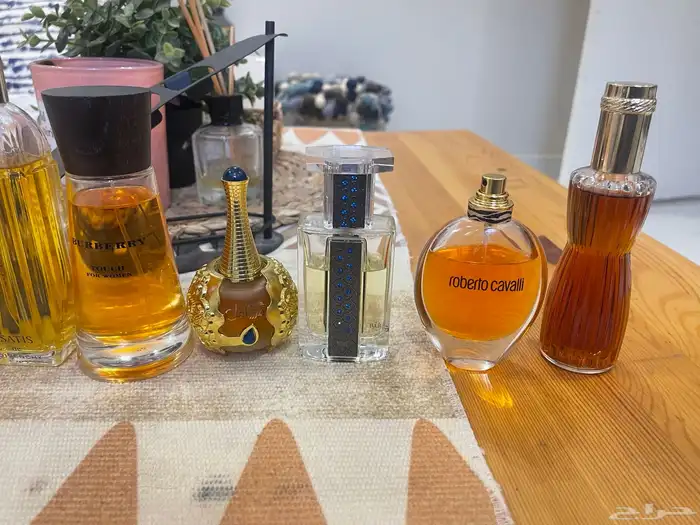 للبيع 10 عطور قديمه جميله و 8 ساعات منوعه البيع للجميع 1