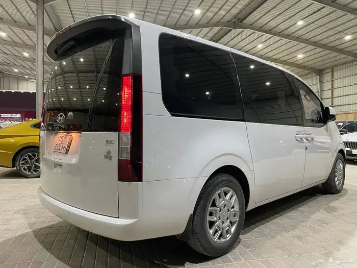 هونداي ستاريا 2023ممشي قليل 11راكب (بنزين)3.5L 4