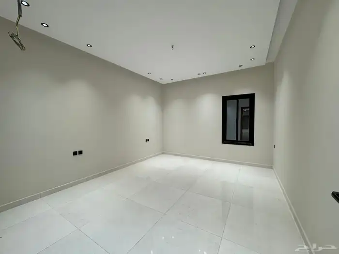 متبقي شقة حي شوران مساحة 229 مع سطح خاص 13