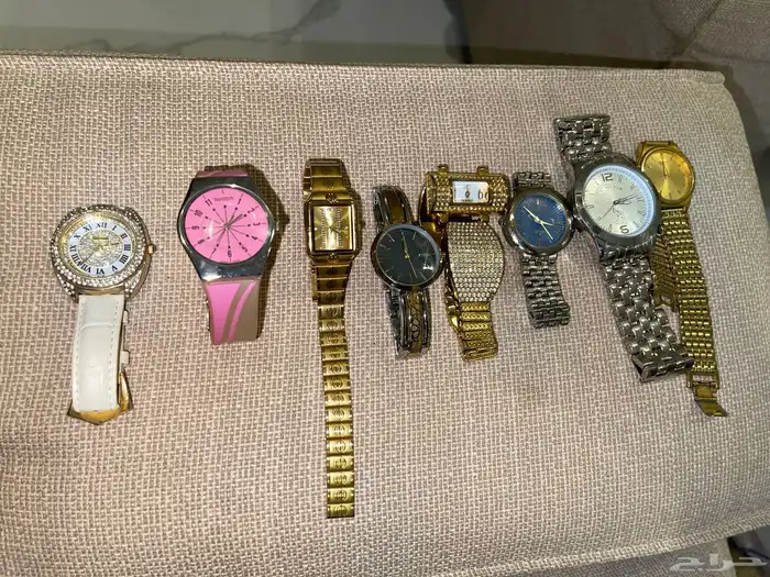 للبيع 10 عطور قديمه جميله و 8 ساعات منوعه البيع للجميع 22