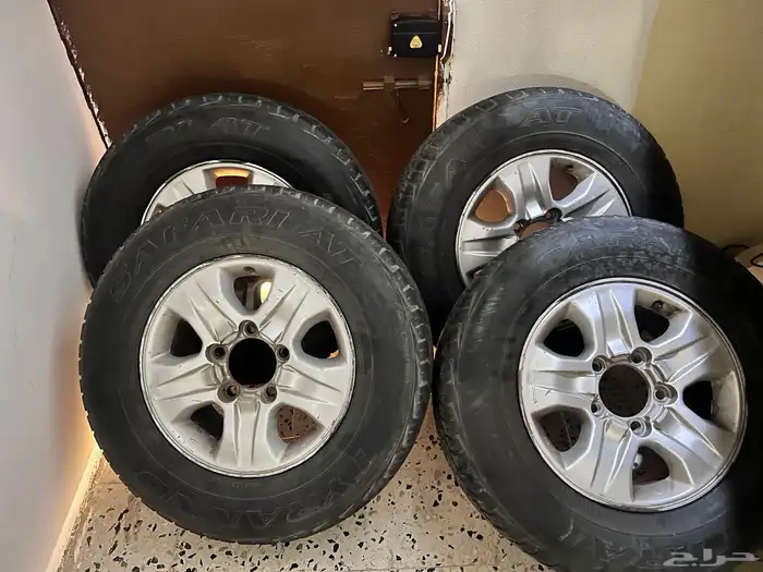 جنوط مع كفرات مقاس 17 0
