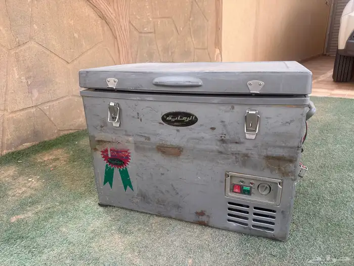 ثلاجه الرمايه يبغالها صيانه فيها تنسيم في الفريون مع الكرسي 0
