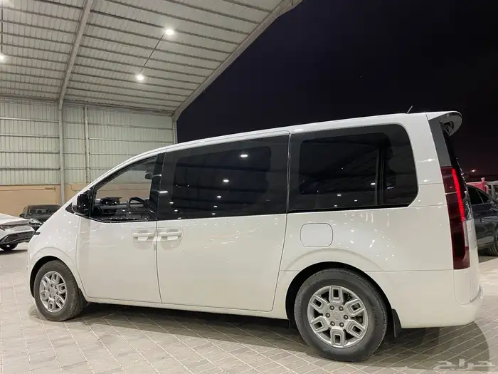 هونداي ستاريا 2023ممشي قليل 11راكب (بنزين)3.5L 7