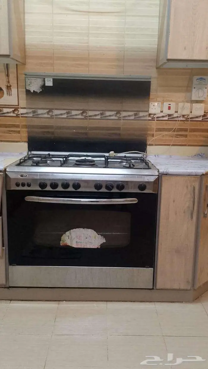مطبخ وفرن كبير ومايكرويف وفرن صغير في المجمعة نظيفة شرط 5