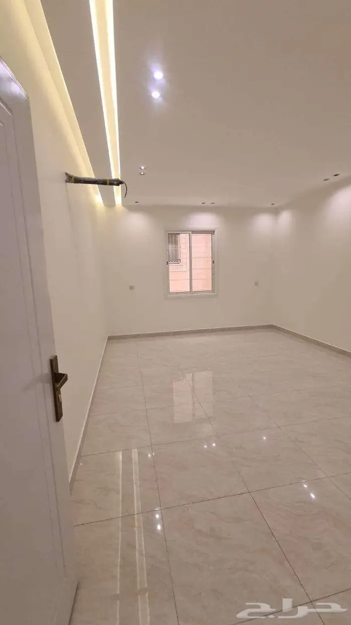 شقق وملاحق بالعقيق قريب دوار المئوية للبيع 2