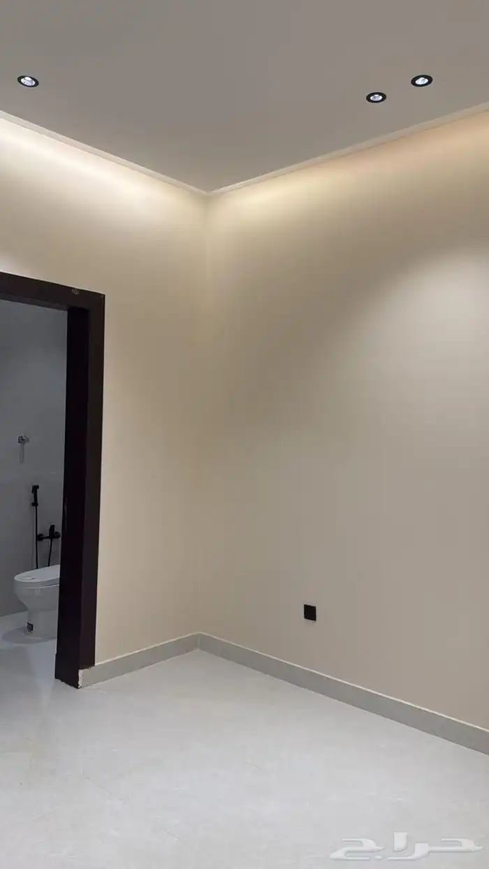 دور أول للبيع حي الجنادرية 0
