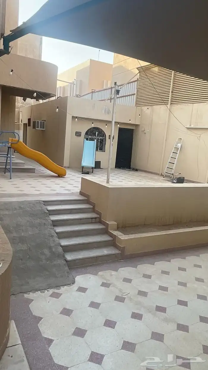 للبيع فله دورين وبدروم 4
