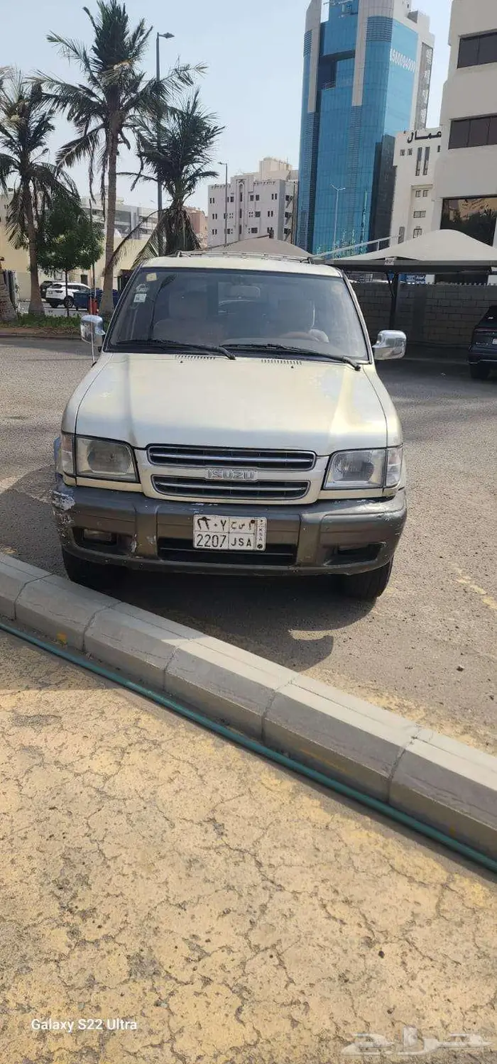 للبيع ايسوزو تروبر موديل 2000 3