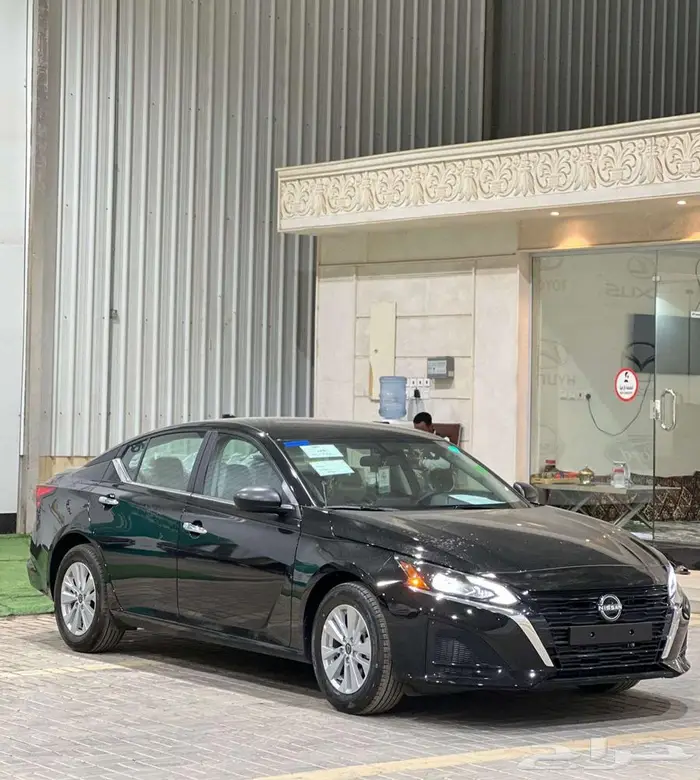 نيسان التيما نص فل واستندر لون اسود موديل 2025 18