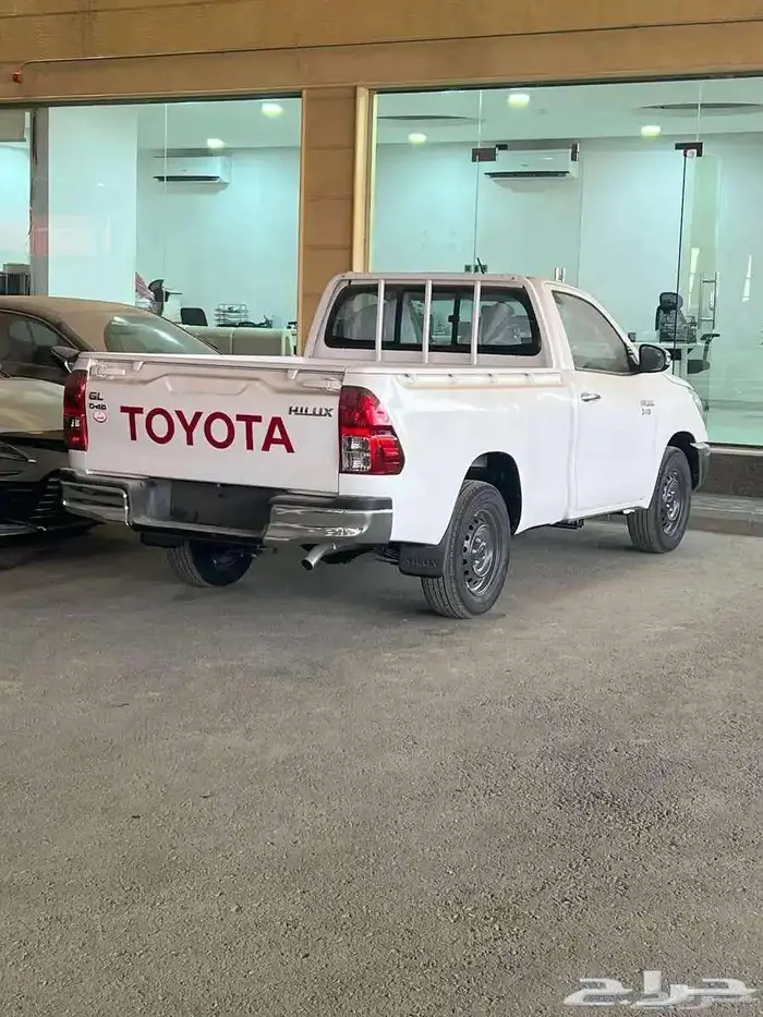تويوتا هايلوكس غمارة ديزل 2.4 موديل 2025 متوفر لدى الحسن 2