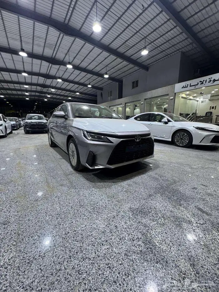 تويوتا يارس نصف فل 1300 cc فضى موديل 2026 0