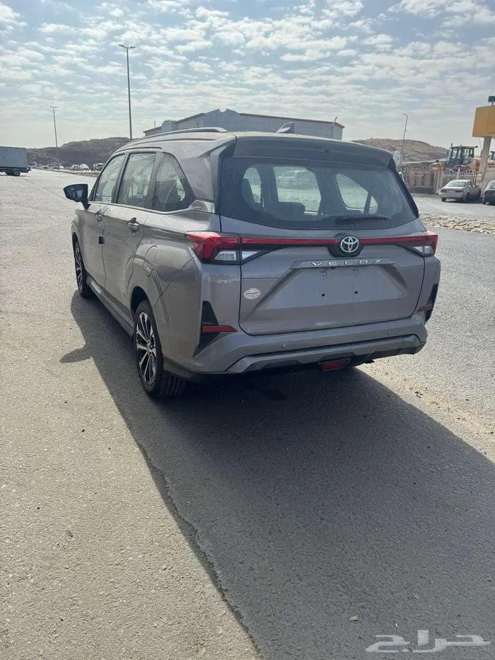 تويوتا فيلوز رصاصى فاتح 1500 cc موديل 2025 2